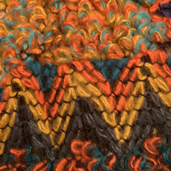 Boho Zigzag Chevron Patterned Poncho - Picture 5 of 7